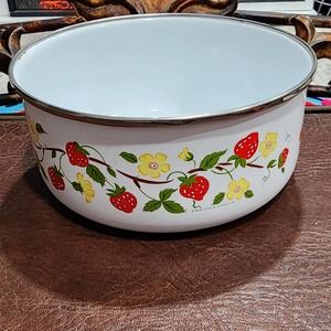 Vintage M Kamenstein Enamel Bowl Made in Taiwan